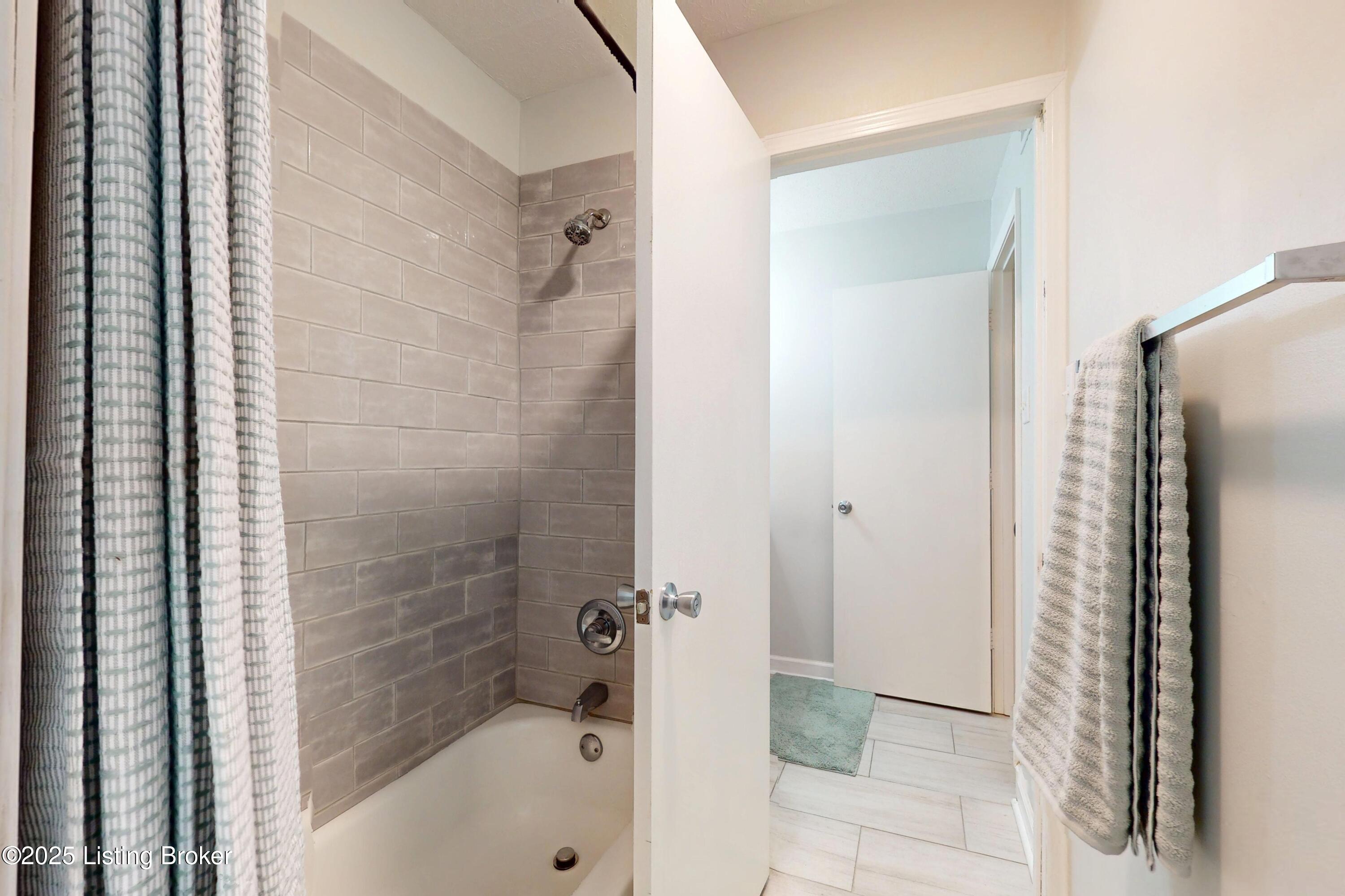 2300 Dundee Road, Unit 2 Louisville, KY 40205 - Photo 10 of 35 2300-Dundee-2-12202025_193250