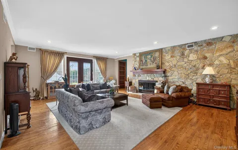 $3,799,000 | 301 Berry Hill Road, Syosset, NY 11791