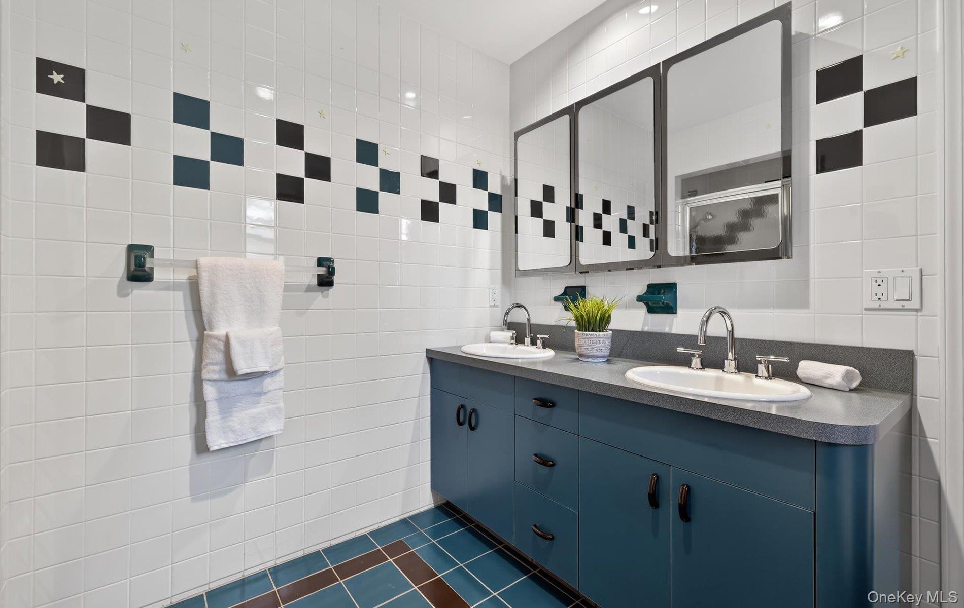 301 Berry Hill Road Syosset, NY 11791 - Photo 27 of 45