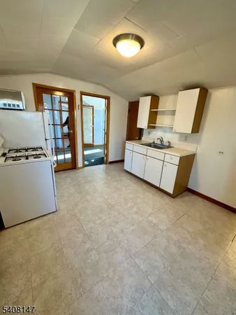 $1,500 | 179 Michigan Avenue, Paterson, NJ 07503