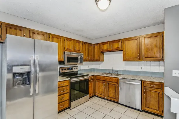 $199,900 | 2318 North Winstead Circle, Wichita, KS 67226
