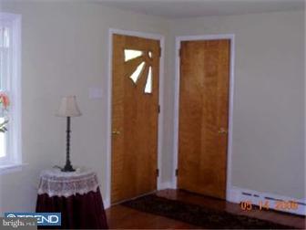 124 Middle Road Dublin, PA 18917 - Photo 2 of 10 Living Room