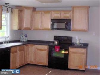 124 Middle Road Dublin, PA 18917 - Photo 7 of 10 Kitchen
