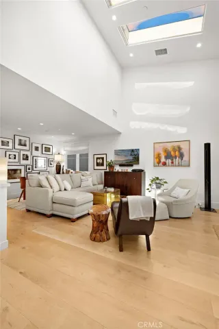 $2,350,000 | 711 Marigold Avenue, Corona del Mar, CA 92625