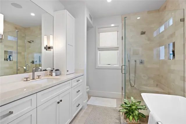 $2,350,000 | 711 Marigold Avenue, Corona del Mar, CA 92625