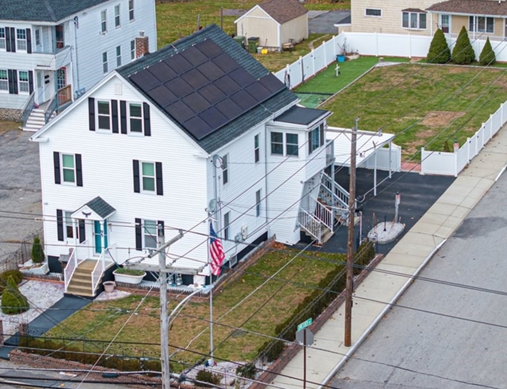 a view of a house with backyard
