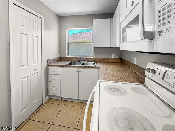 $1,195 | 1321 Southeast 8th Avenue, Unit 5, Cape Coral, FL 33990