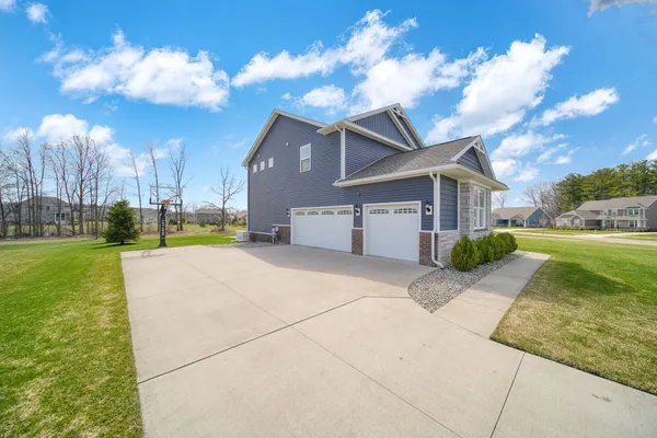 $624,900 | 2399 Walnut View Drive, Howell, MI 48855