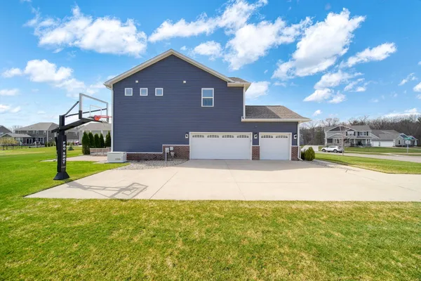 $624,900 | 2399 Walnut View Drive, Howell, MI 48855