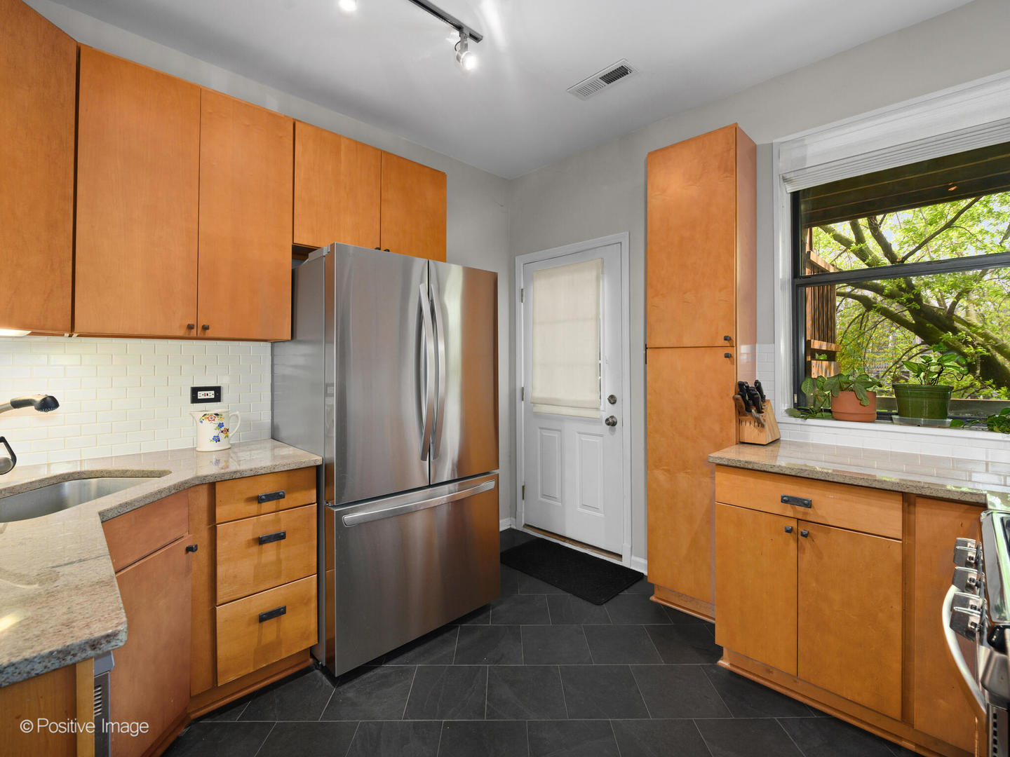 1309 West Foster Avenue, Unit 2W Chicago, IL 60640 - Photo 8 of 15