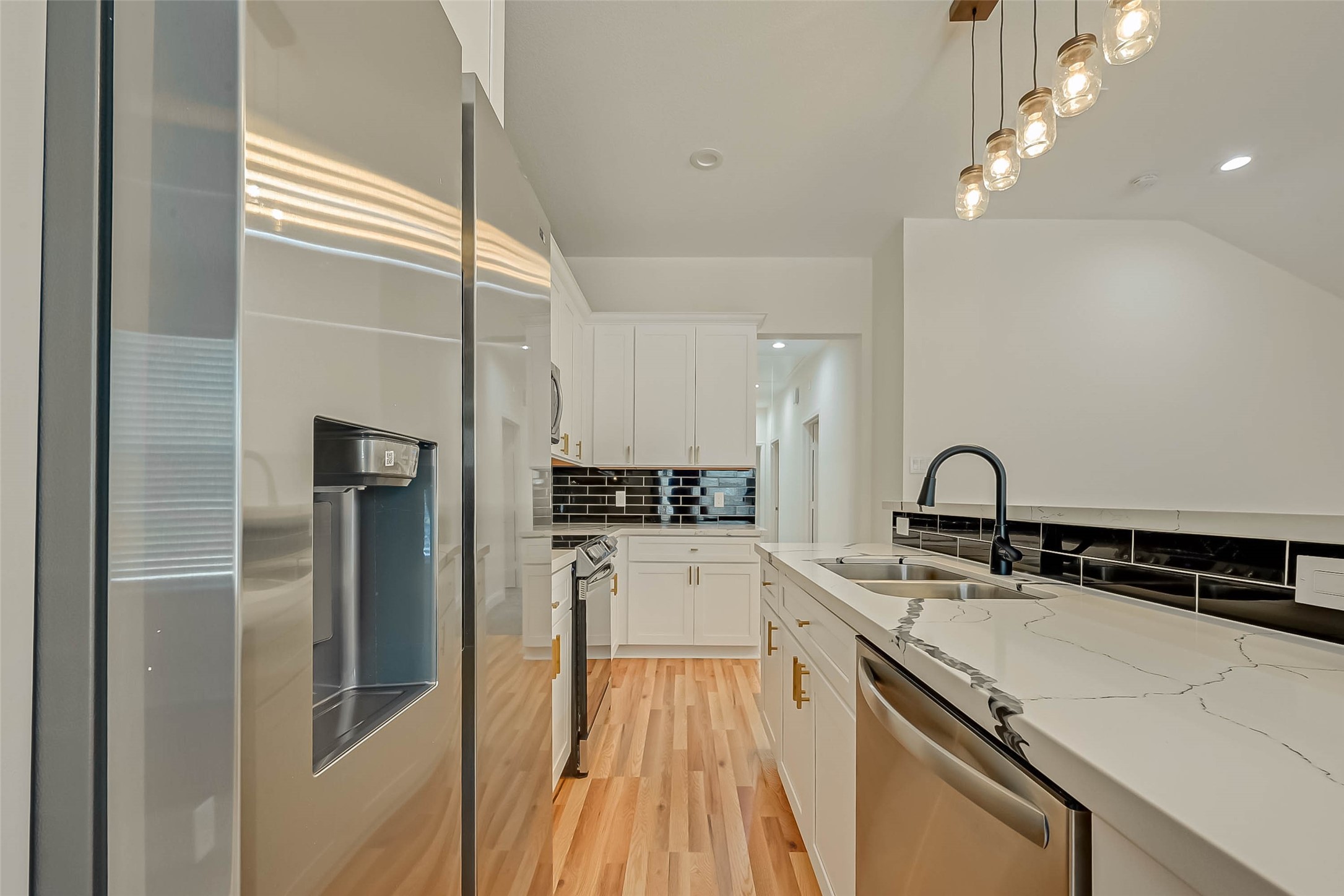 7339 Krueger Road, Unit A Houston, TX 77033 - Photo 14 of 46
