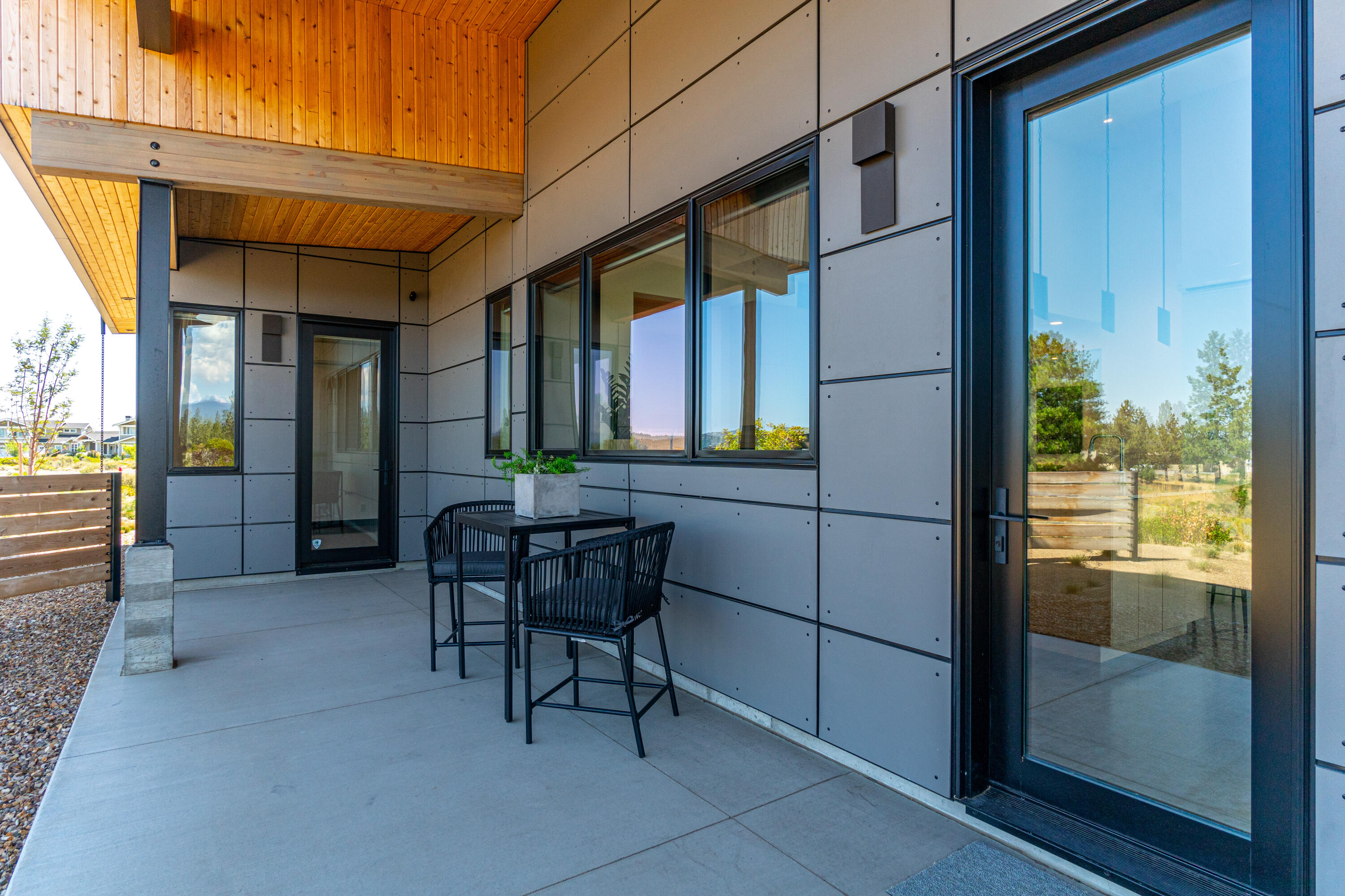 18868 Ridgeline Drive Bend, OR 97703 - Photo 41 of 46 37