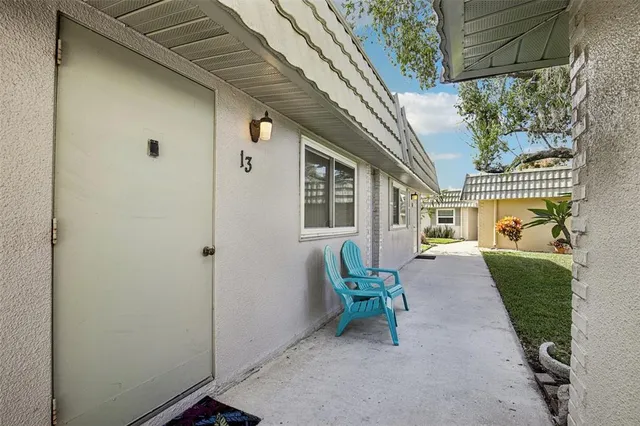 $115,000 | 201 Kings Boulevard, Unit 13, Sun City Center, FL 33573