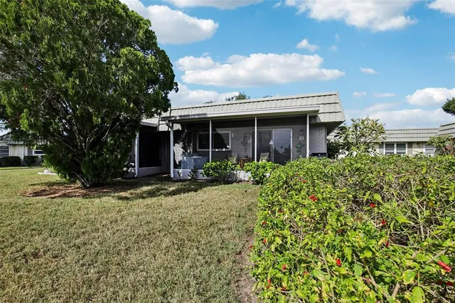 $115,000 | 201 Kings Boulevard, Unit 13, Sun City Center, FL 33573