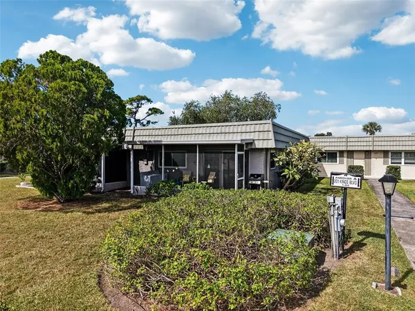 $89,900 | 201 Kings Boulevard, Unit 13, Sun City Center, FL 33573