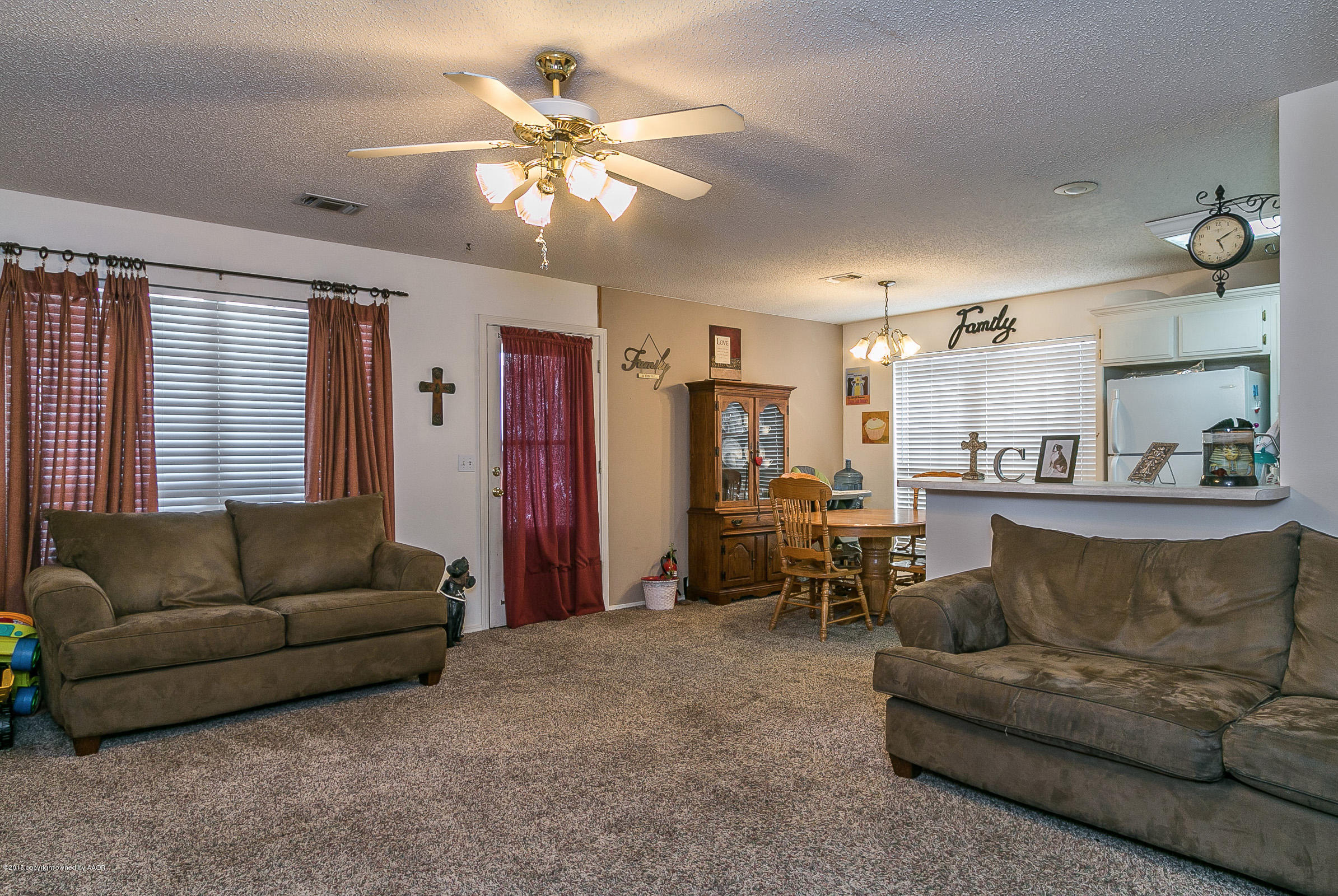 1000 Sterling Drive Amarillo, TX 79110 - Photo 3 of 17 Living Room
