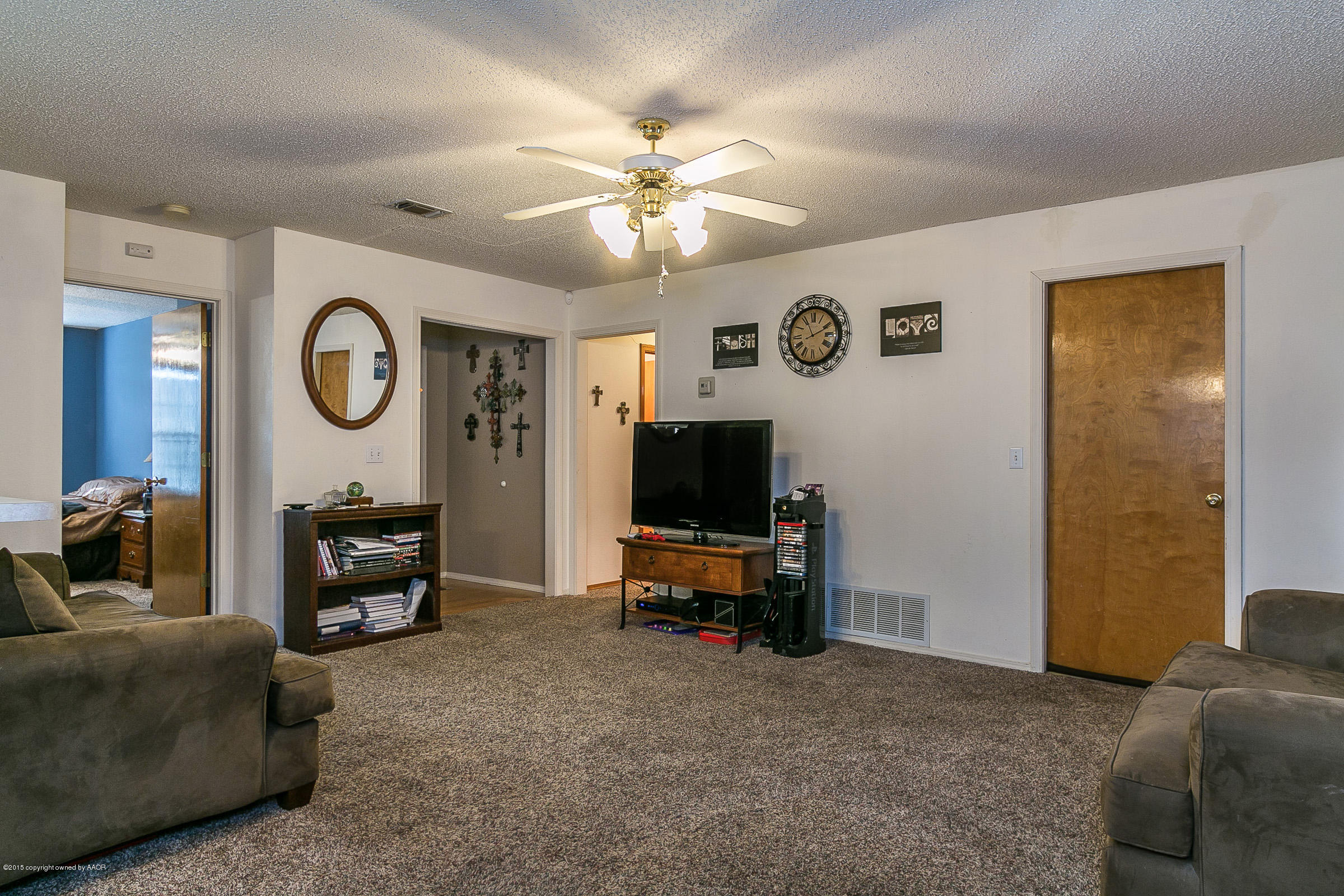 1000 Sterling Drive Amarillo, TX 79110 - Photo 4 of 17 Living Room 2