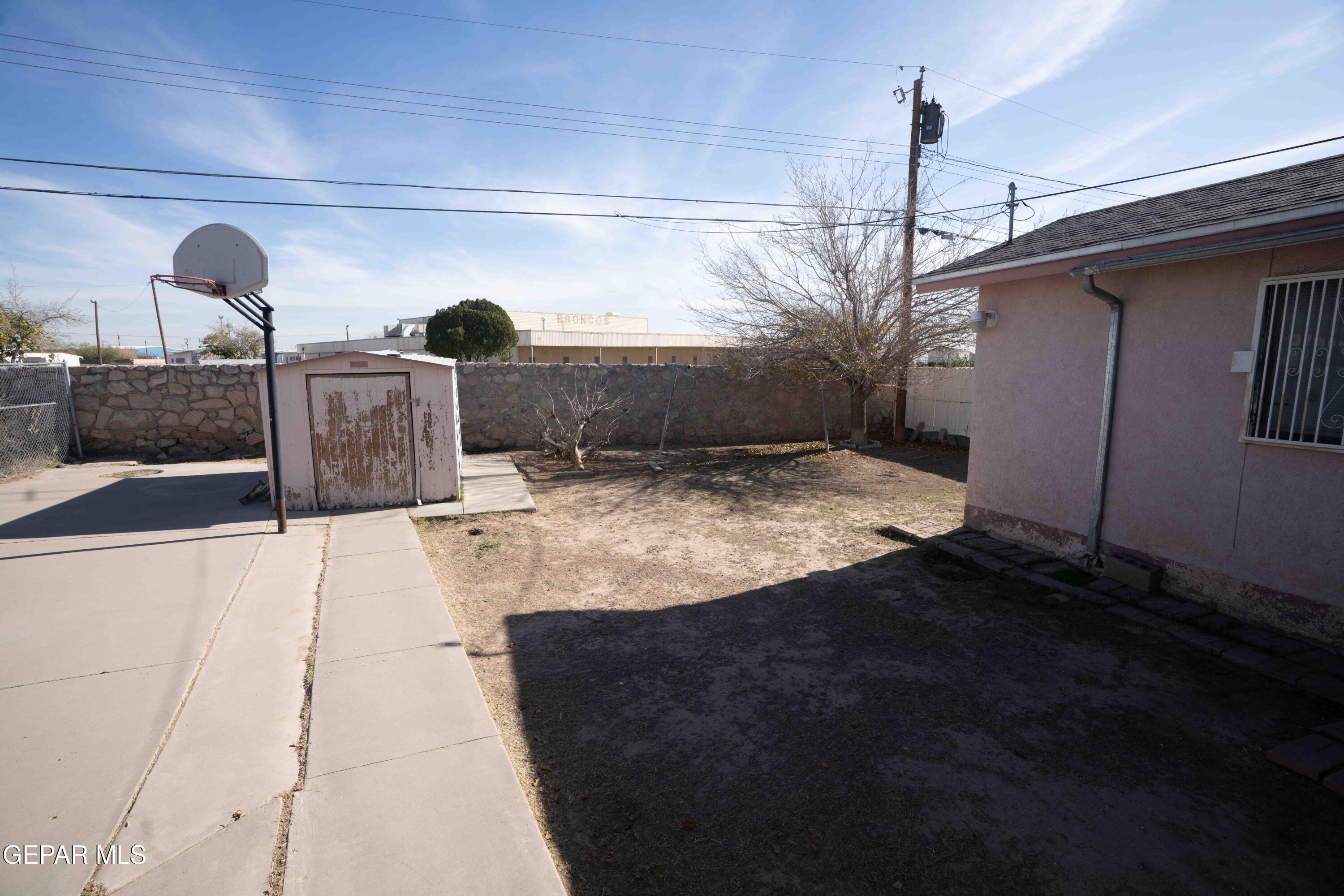 140 Teakwood Road El Paso, TX 79915 - Photo 15 of 16 a view of a backyard of the house