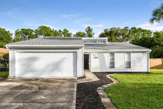 $2,420 | 11665 Summer Tree Road North, Jacksonville, FL 32246