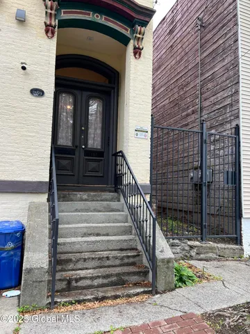$385,000 | 137 4th Avenue, Albany, NY 12202