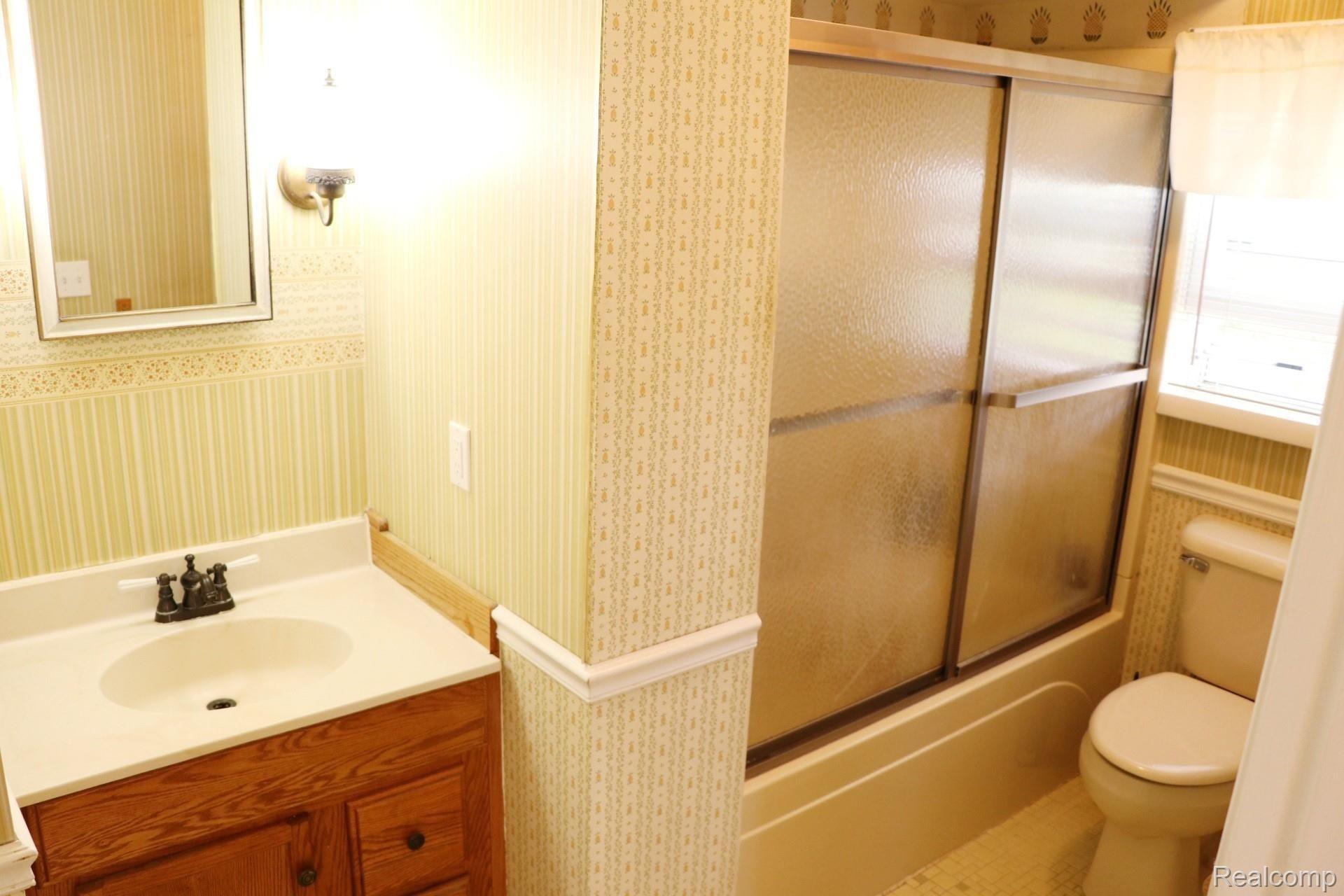 9441 White Lake Road Fenton, MI 48430 - Photo 15 of 28 20201014_123033.jpg