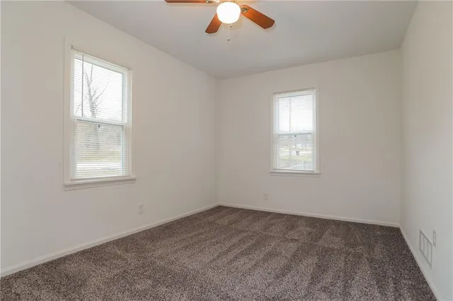 $1,985 | 7411 Northwest Oak Drive, Kansas City, MO 64152