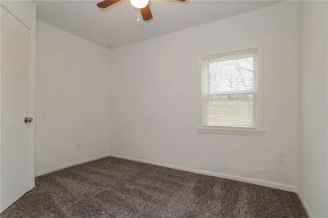 $1,985 | 7411 Northwest Oak Drive, Kansas City, MO 64152