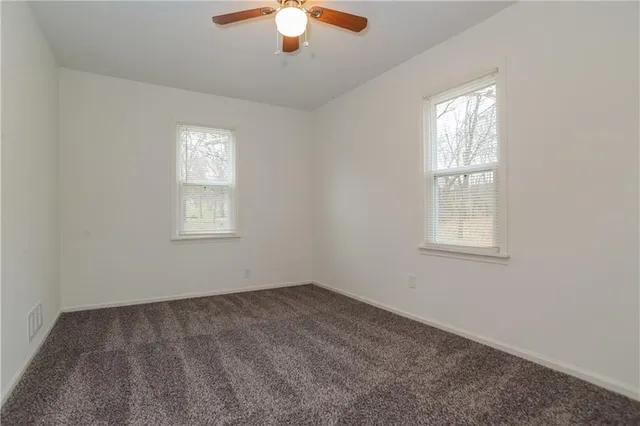 $1,985 | 7411 Northwest Oak Drive, Kansas City, MO 64152