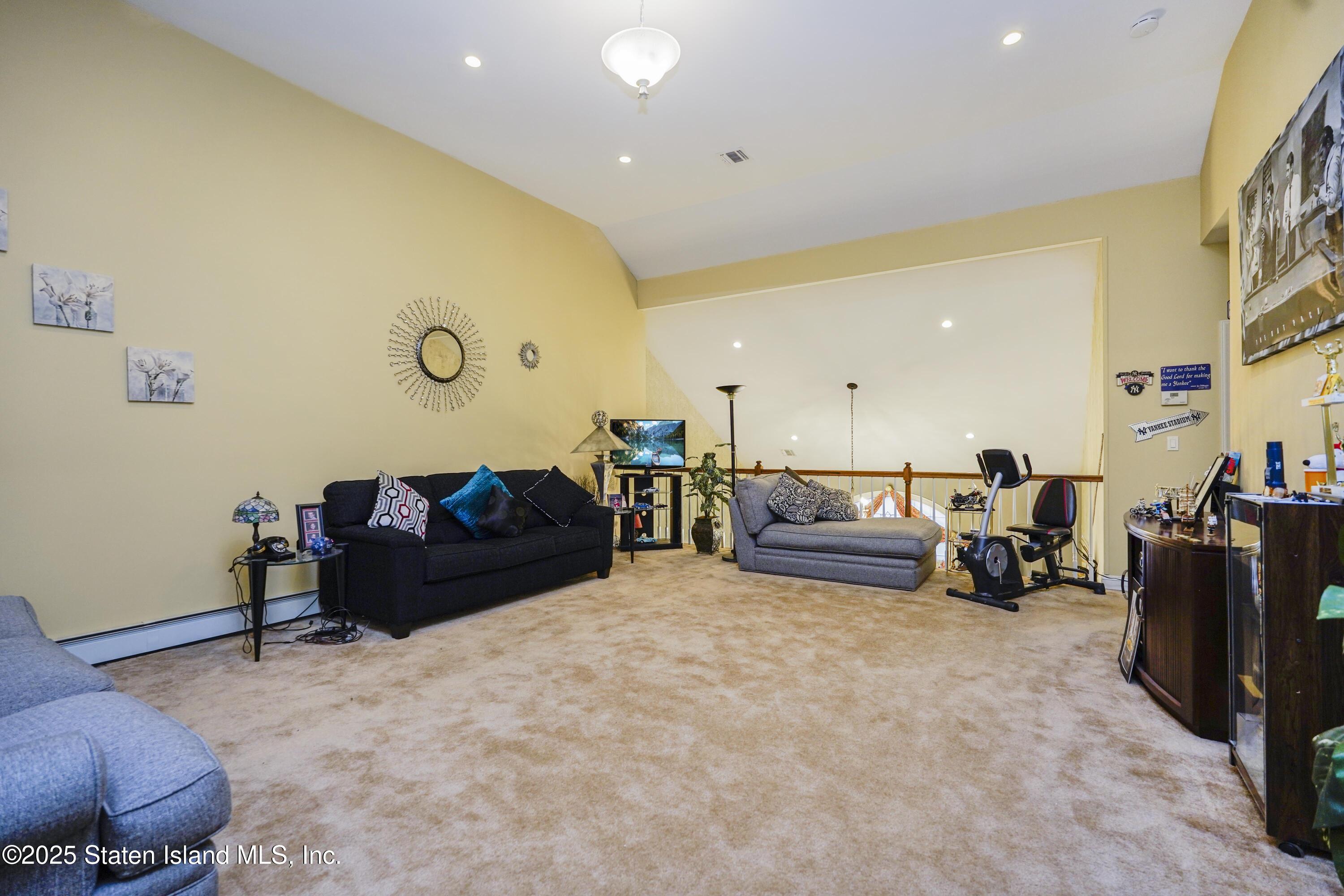 53 Topside Lane Staten Island, NY 10309 - Photo 21 of 38 Photo Apr 01 2025, 4 32 16 AM