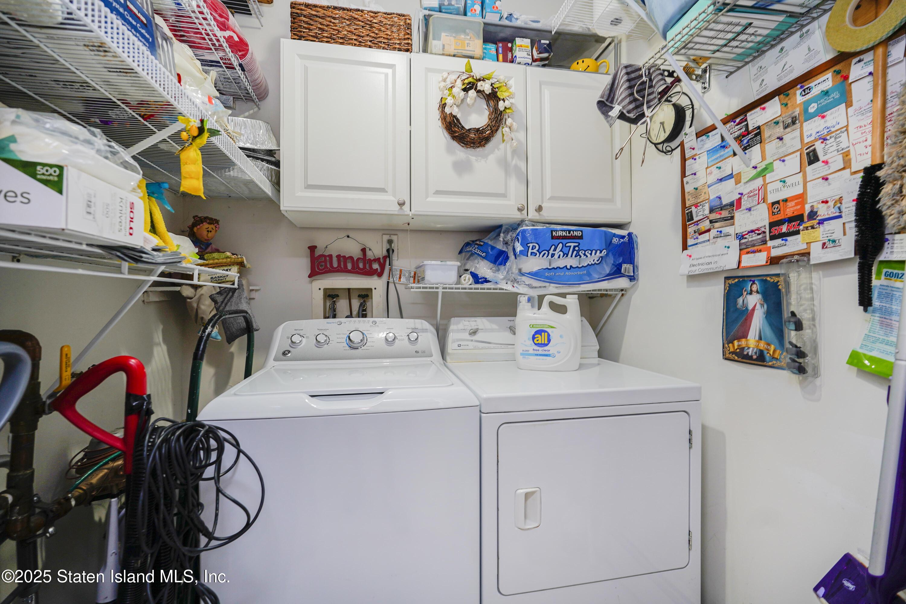 53 Topside Lane Staten Island, NY 10309 - Photo 31 of 38 Photo Apr 01 2025, 4 32 48 AM