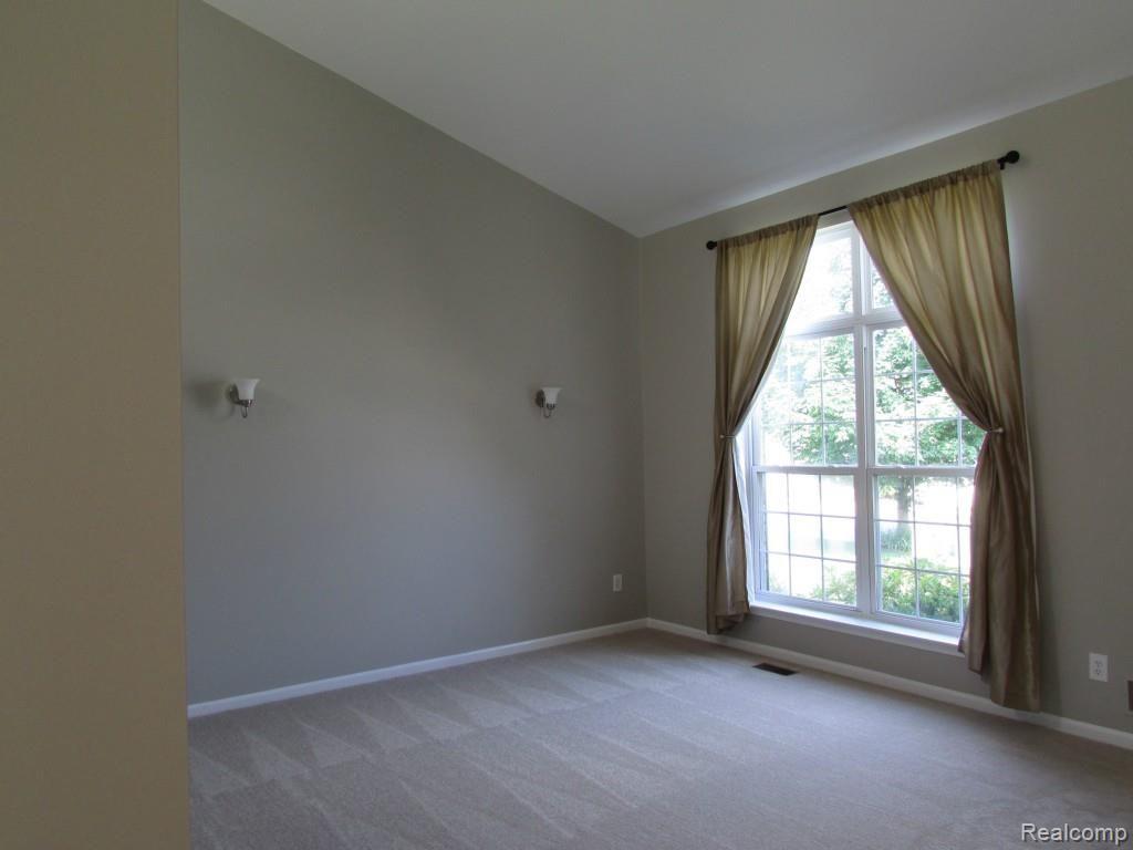 46 Eagle Ridge Road Lake Orion, MI 48360 - Photo 13 of 35