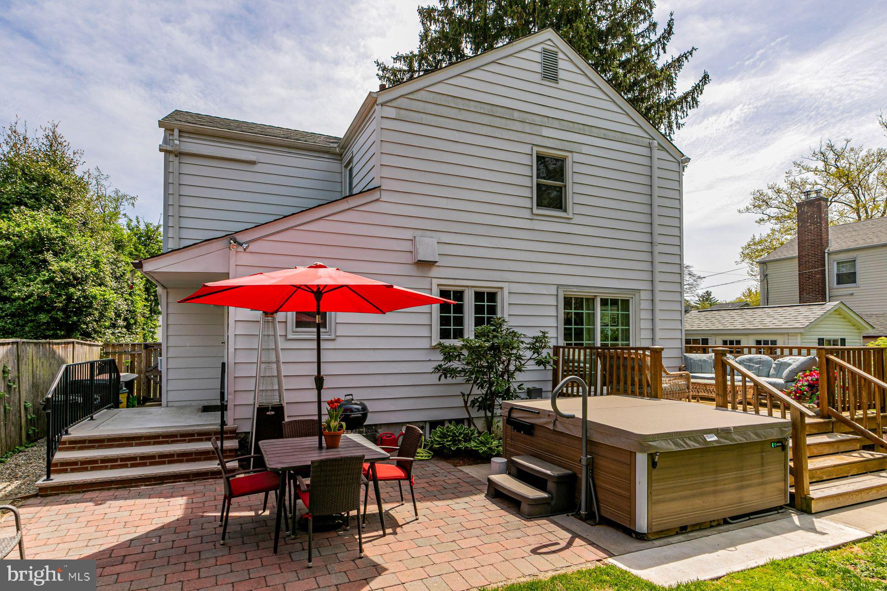 44 Southern Way Princeton, NJ 08540 - Photo 27 of 35 a balcony with outdoor seating and plants
