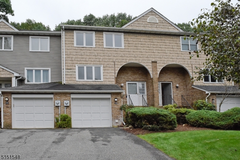 149 Patriots Road Morris Plains, NJ 07950 - Photo 2 of 19