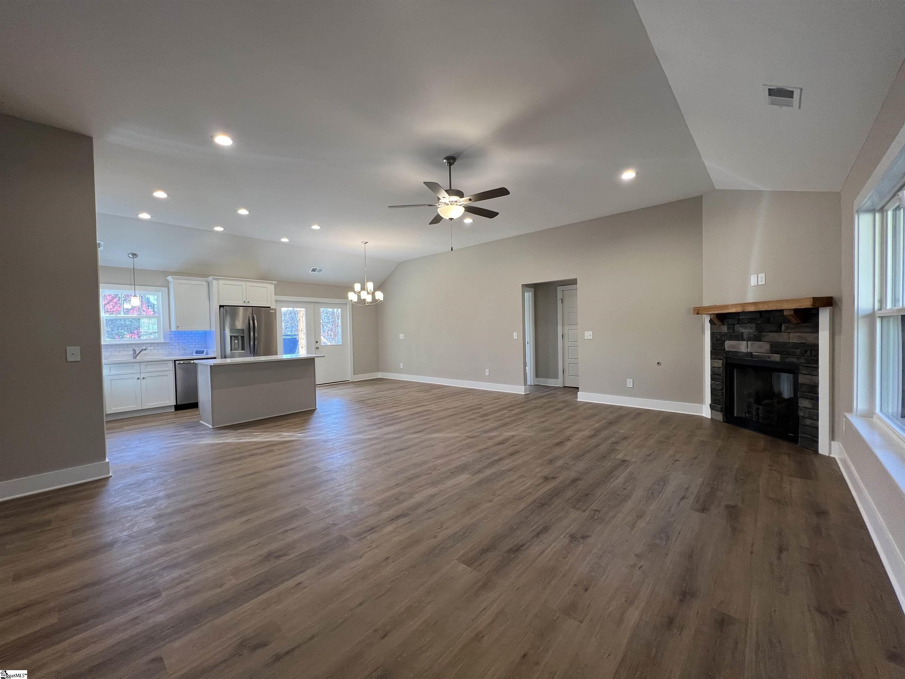 321 Woodland Road Marietta, SC 29661 - Photo 3 of 26