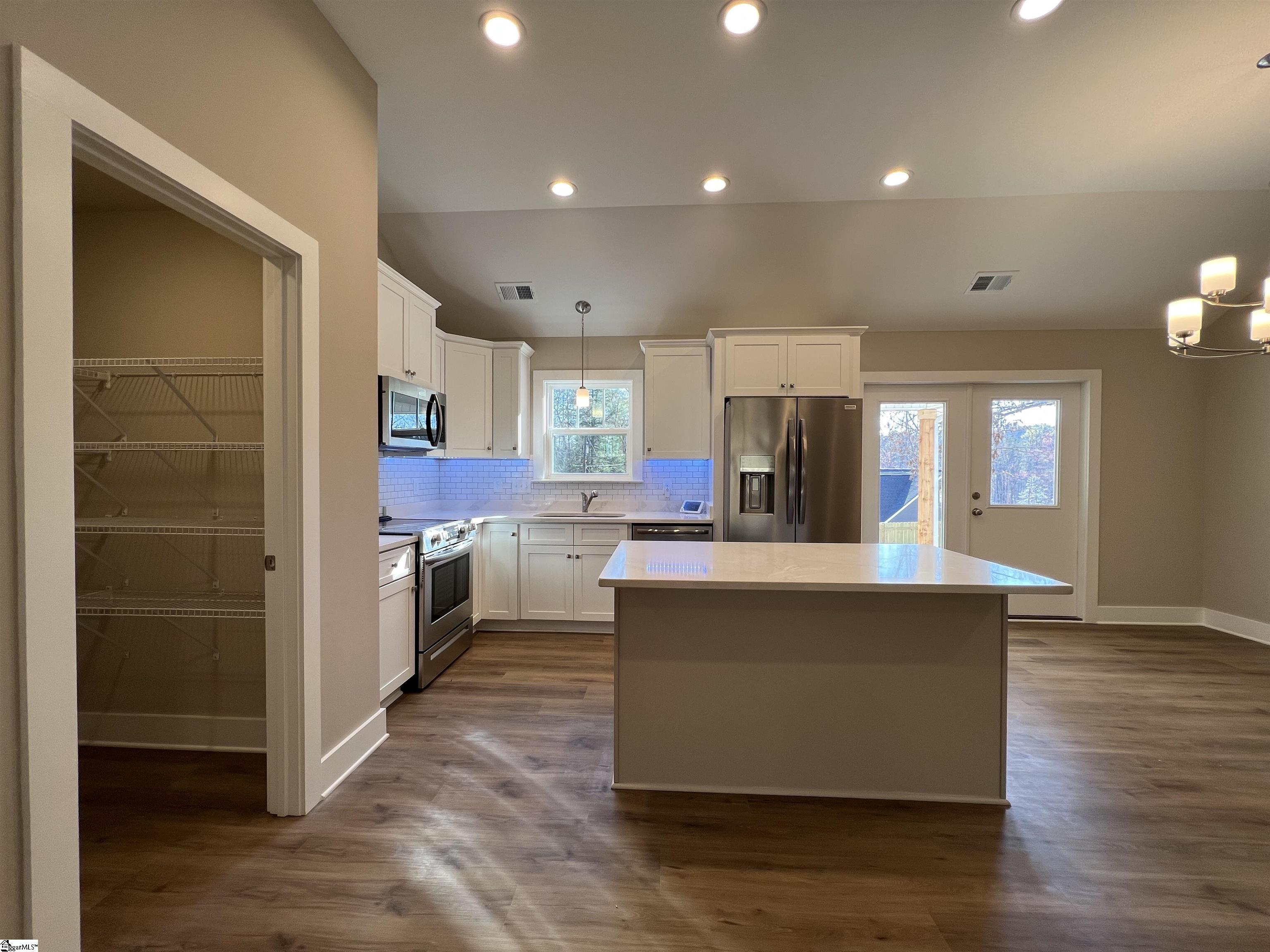 321 Woodland Road Marietta, SC 29661 - Photo 4 of 26