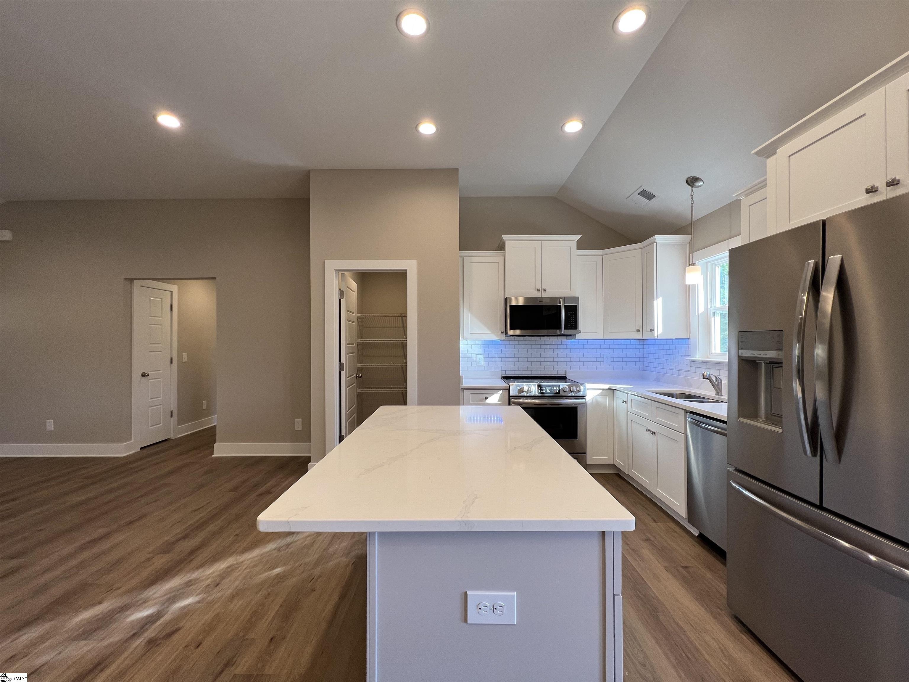 321 Woodland Road Marietta, SC 29661 - Photo 5 of 26