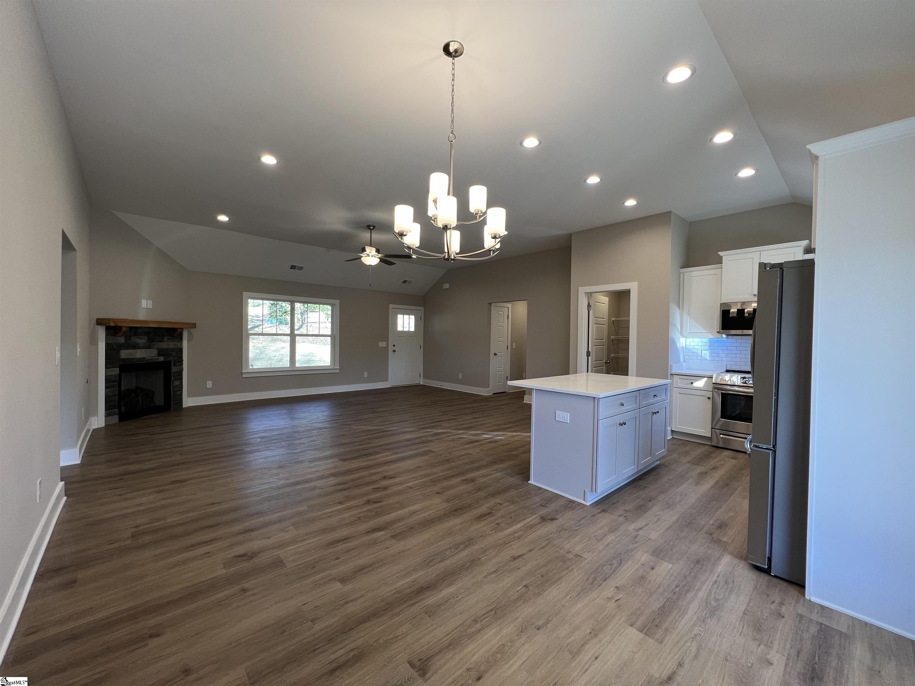 321 Woodland Road Marietta, SC 29661 - Photo 7 of 26