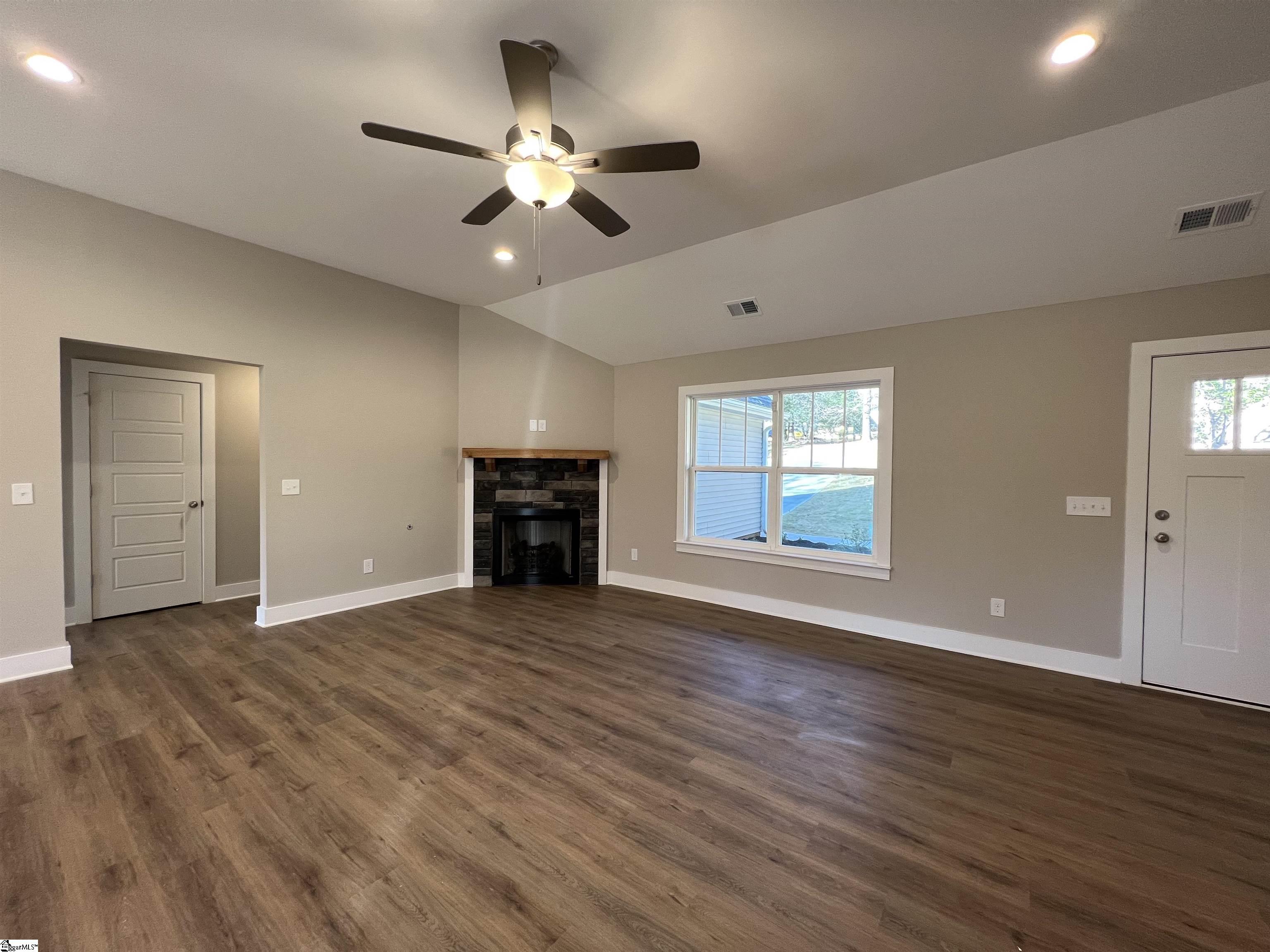 321 Woodland Road Marietta, SC 29661 - Photo 8 of 26