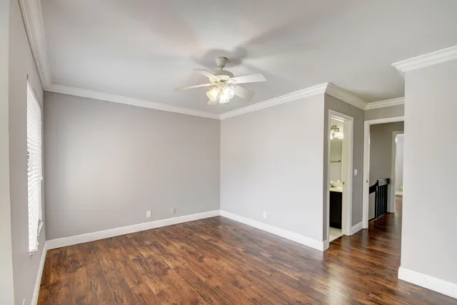 a view of yard with green space