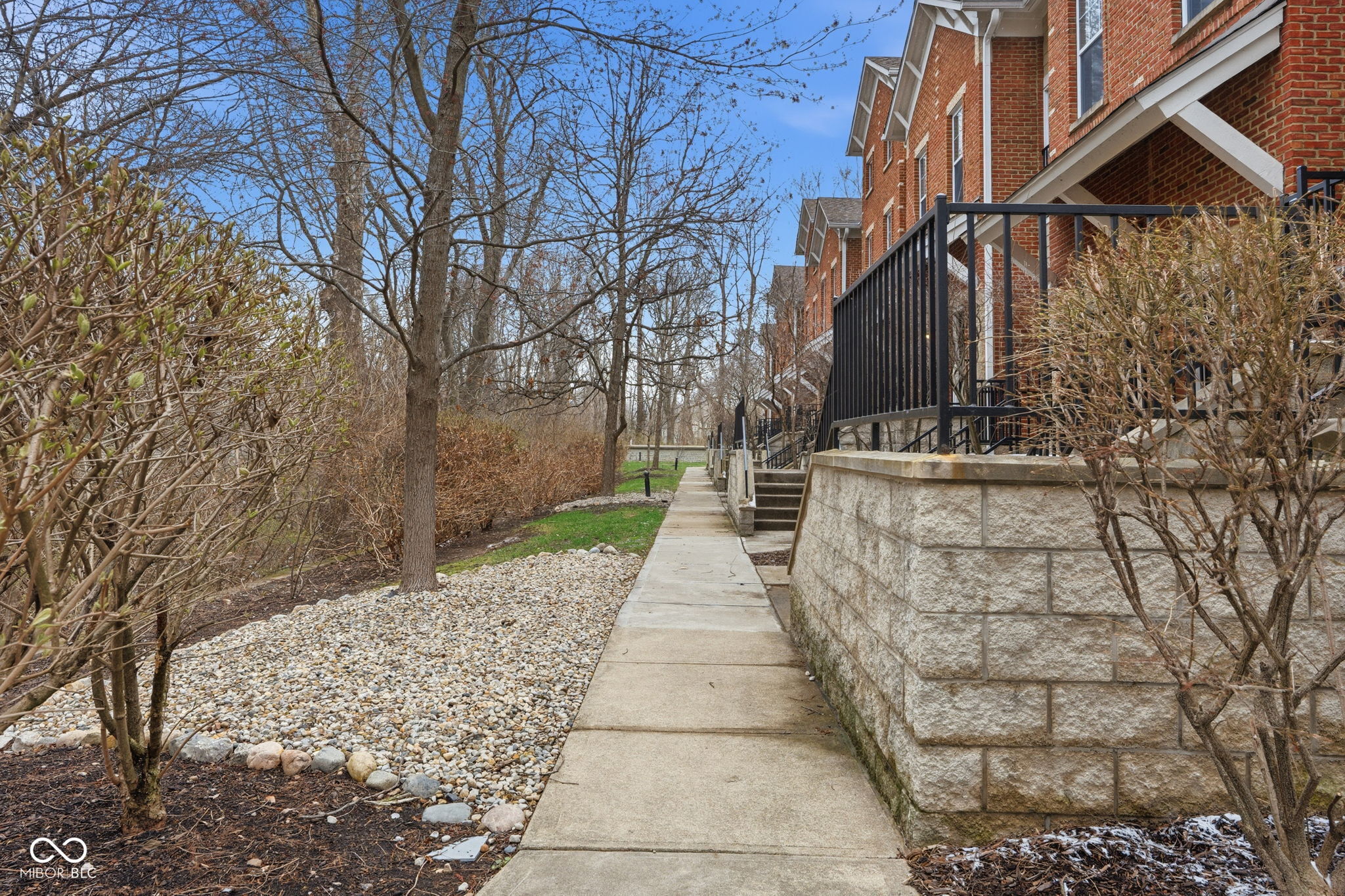 1014 Reserve Way Indianapolis, IN 46220 - Photo 2 of 31