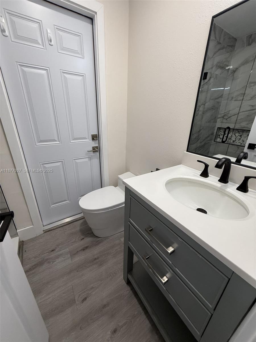 3985 Proctor Road Sarasota, FL 34233 - Photo 16 of 23 Gallery Image 16