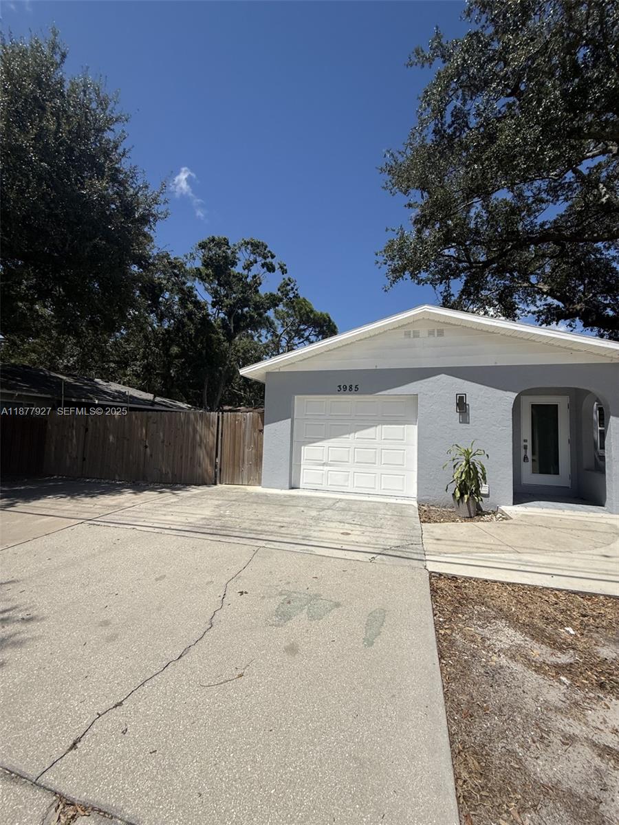 3985 Proctor Road Sarasota, FL 34233 - Photo 3 of 23 Gallery Image 3