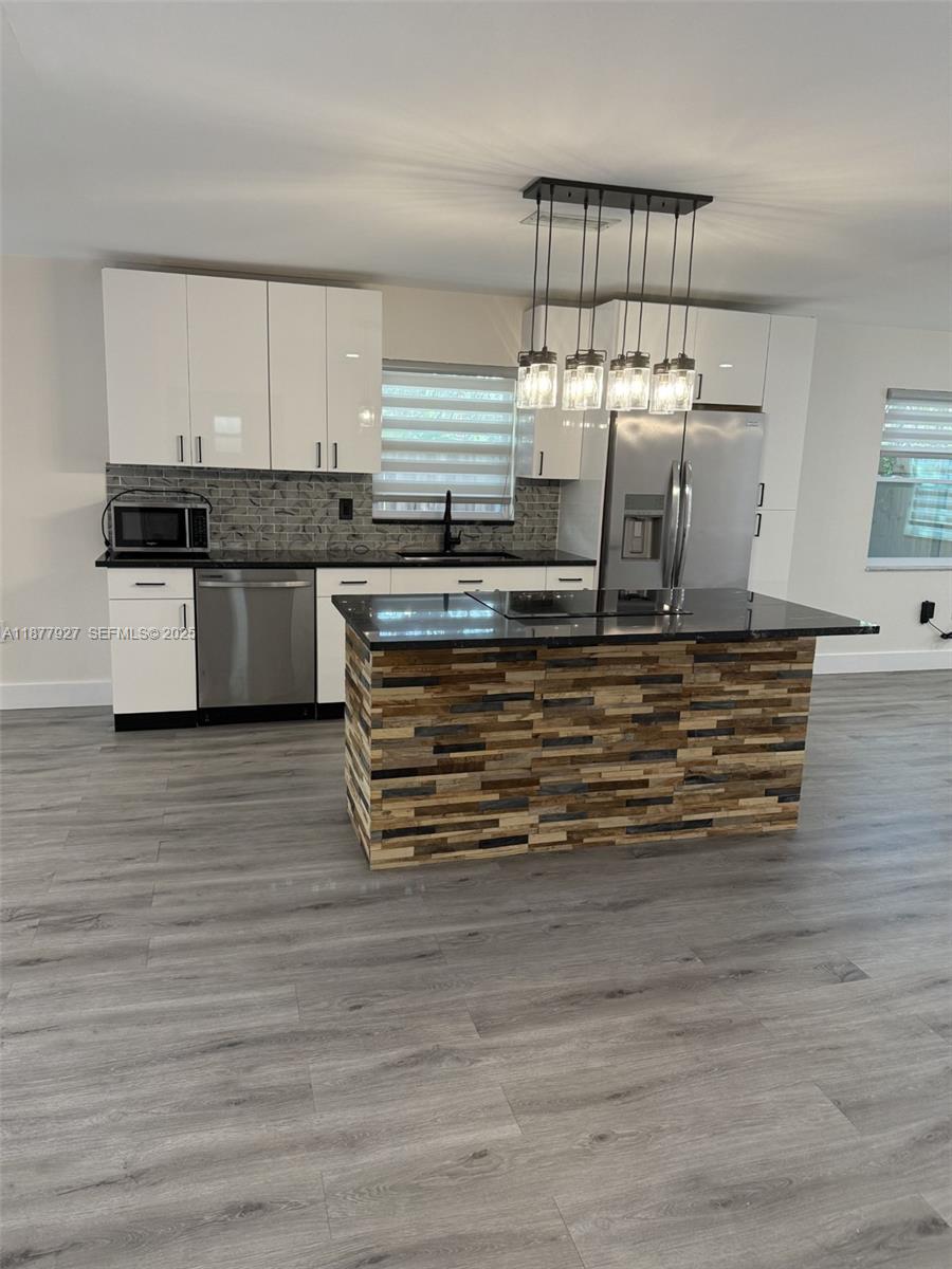 3985 Proctor Road Sarasota, FL 34233 - Photo 6 of 23 Gallery Image 6