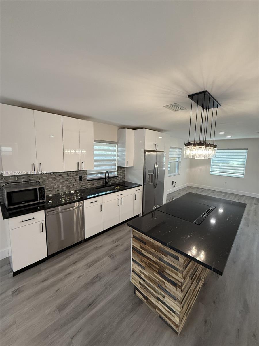 3985 Proctor Road Sarasota, FL 34233 - Photo 8 of 23 Gallery Image 8