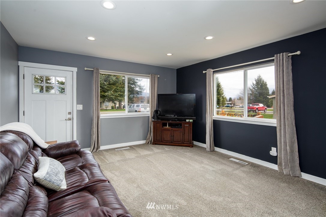703 F & S Grade Road Sedro-Woolley, WA 98284 - Photo 8 of 37 Gallery Image 8