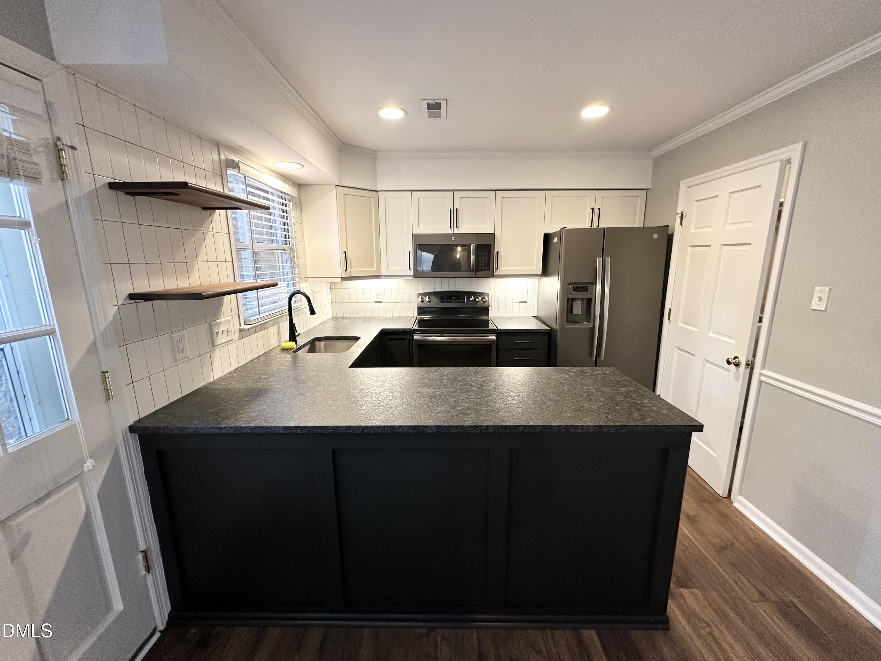 5649 Hamstead Crossing Raleigh, NC 27612 - Photo 2 of 16 IMG_4592