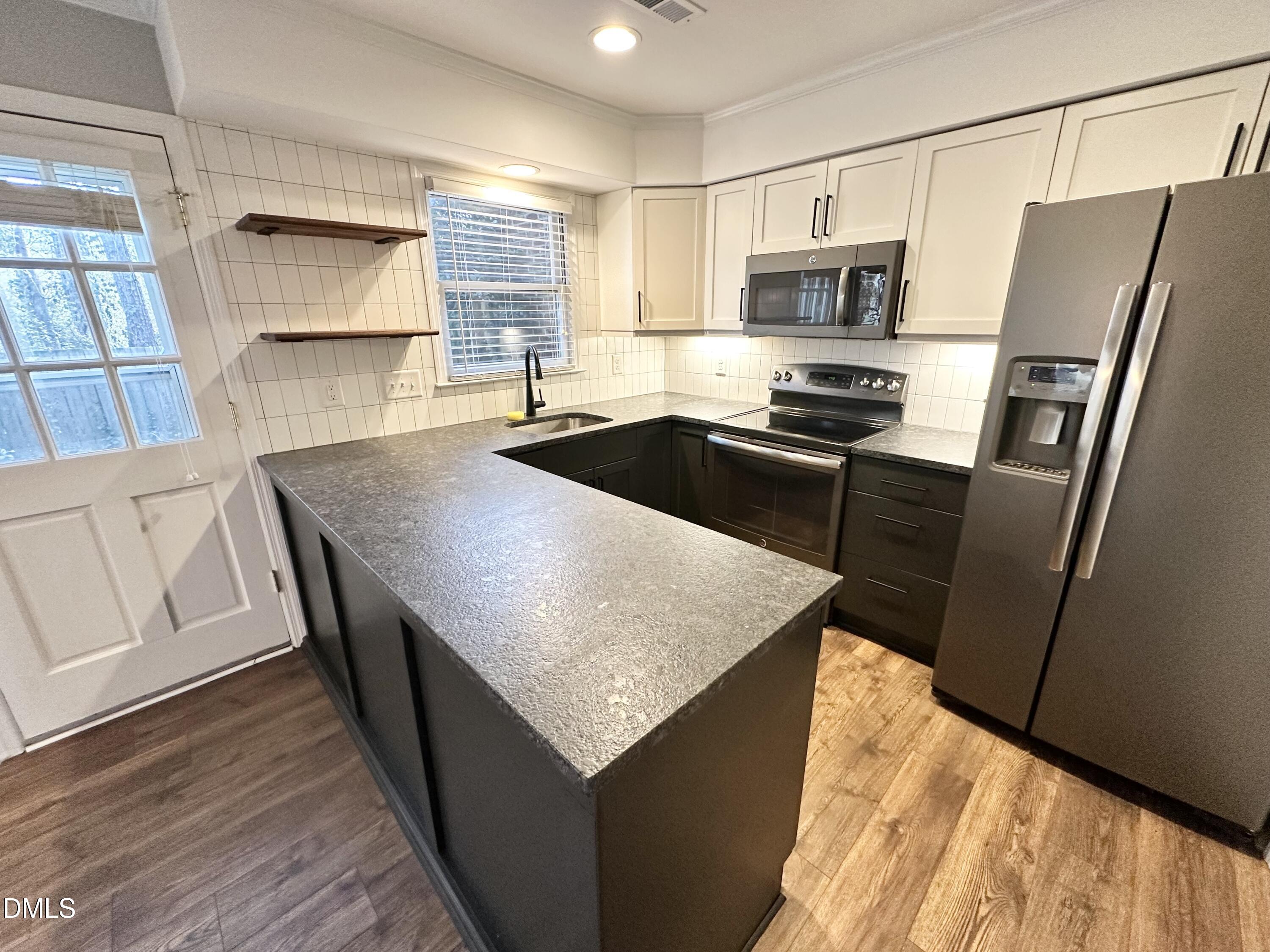 5649 Hamstead Crossing Raleigh, NC 27612 - Photo 3 of 16 IMG_4593