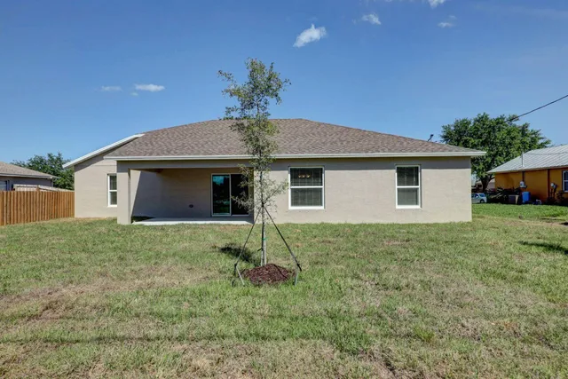 $2,695 | 586 Southwest Laconic Avenue, Port St. Lucie, FL 34953