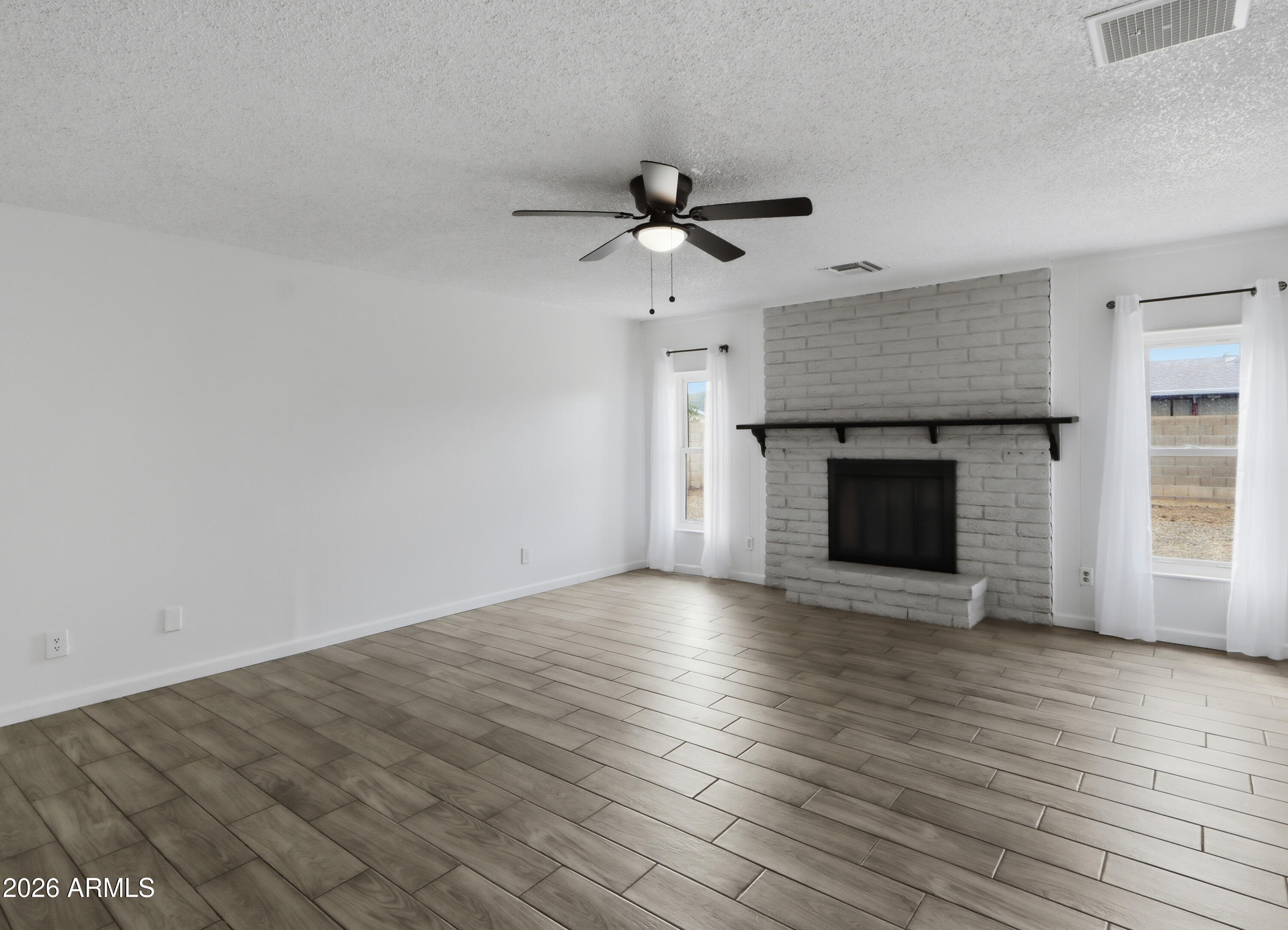 3749 West Dailey Street Phoenix, AZ 85053 - Photo 13 of 38 Dailey-13