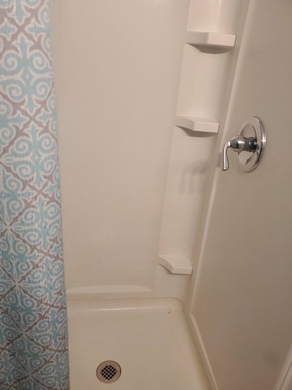 154 Lake Road Sturbridge, MA 01518 - Photo 26 of 39 a bathroom with a bath tub